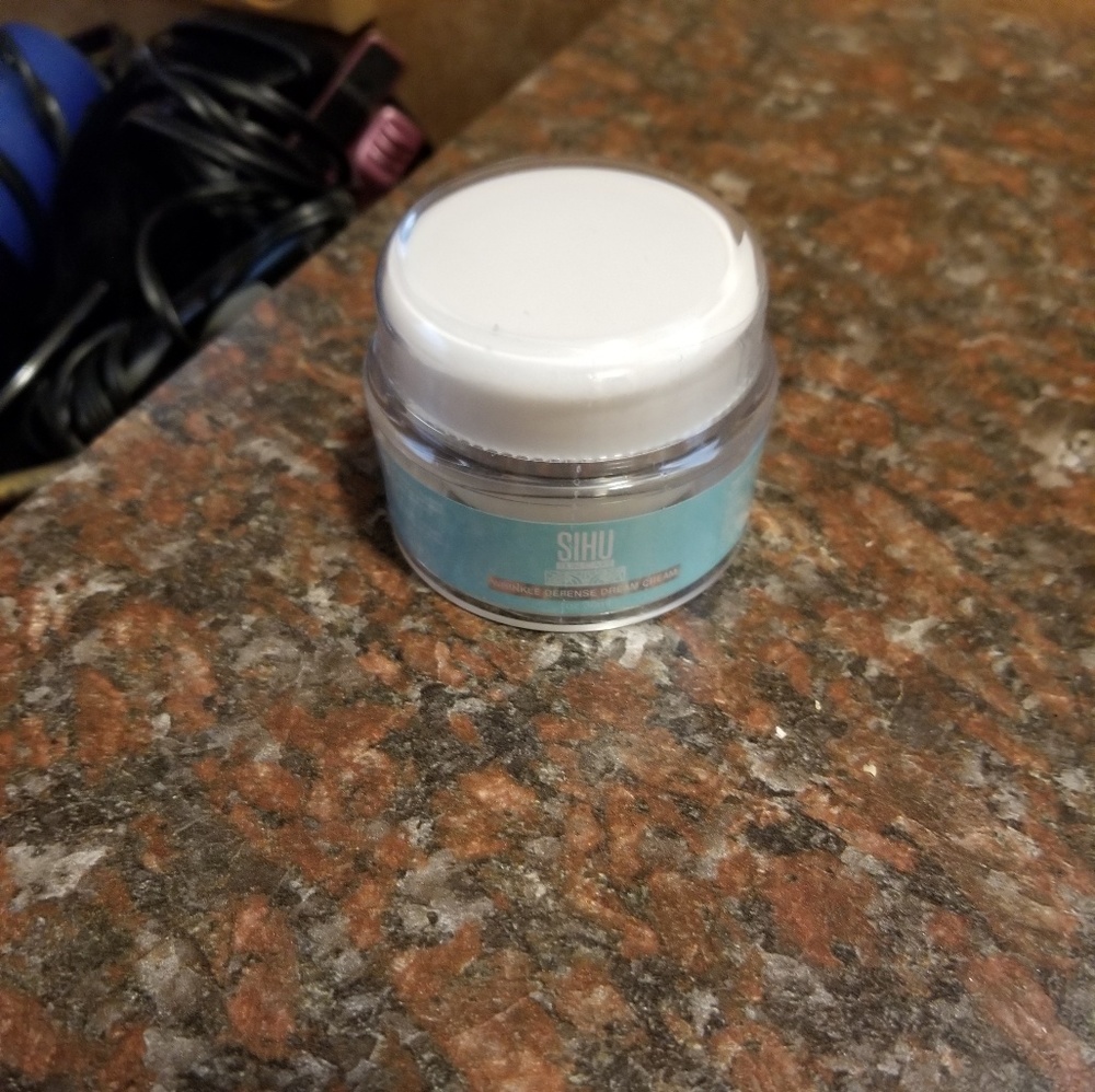 Wrinkle defense cream